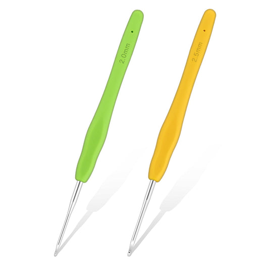 2 Pcs Crochet Hooks 2 mm/2.5mm Ergonomic Crochet Needles Smooth Knitting Needles for Beginner Advanced Hobbyists (Green, Yellow,2.0mm, 2.5mm)